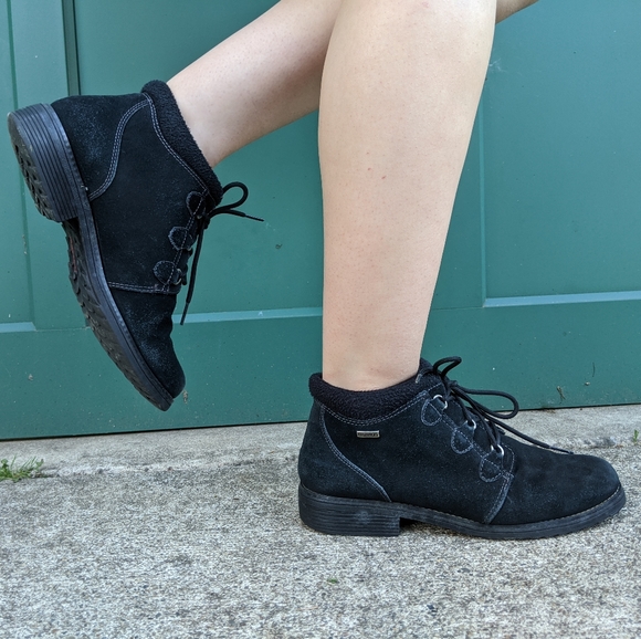 Shoes - 🖤Waterproof Hiking Black Ankle Boots🖤